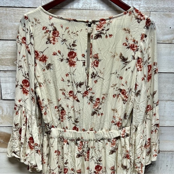 American‎ Eagle Romper Womens Medium Ivory Floral Bell Sleeve Ruffle Pockets - Picture 6 of 12